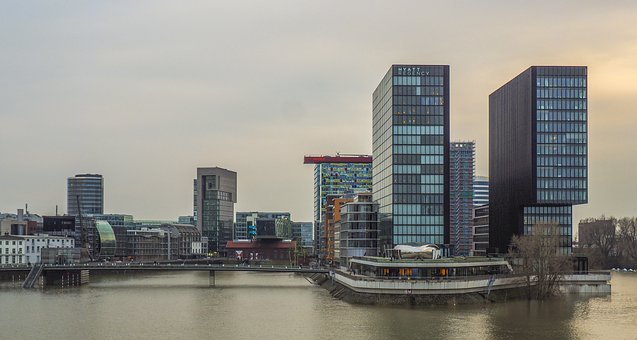 290118