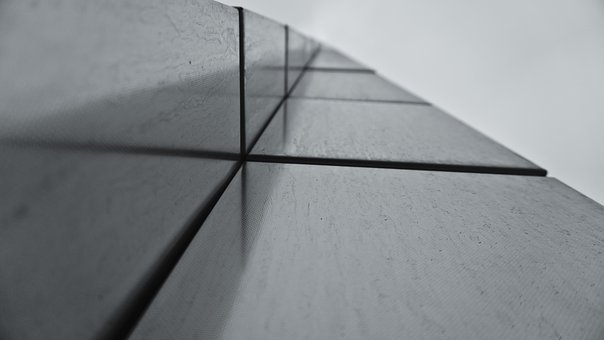 303198