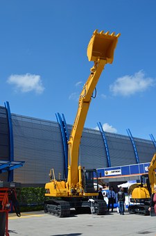 299018