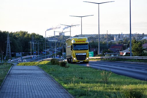 272402