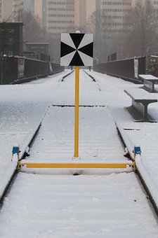 253825