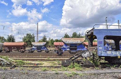 184082