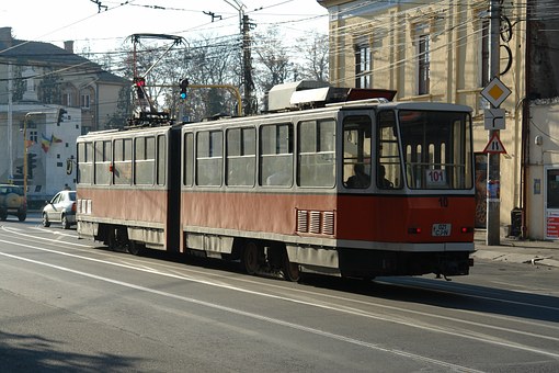32587