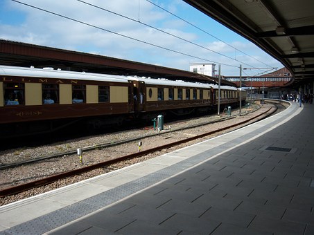 327496