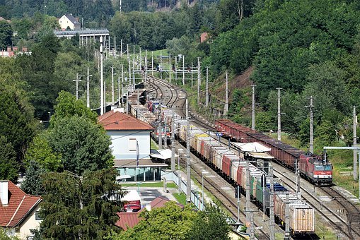 305357