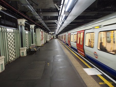 64579