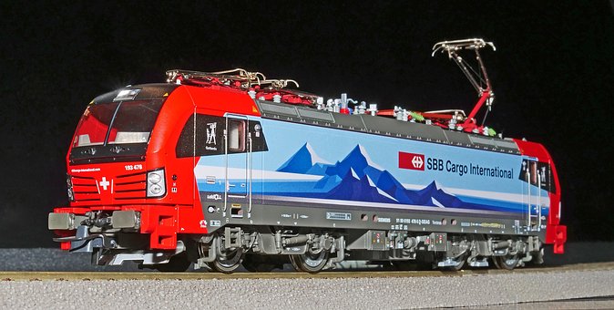 318060