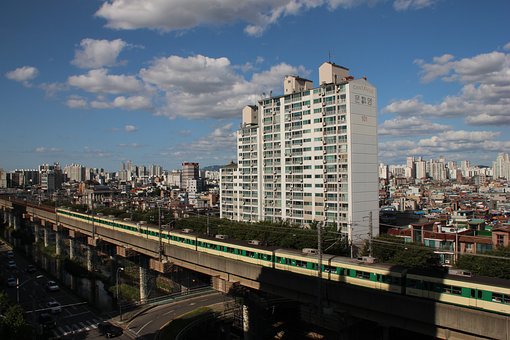 307702