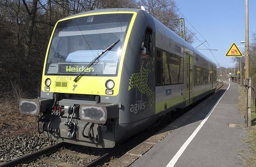 305131