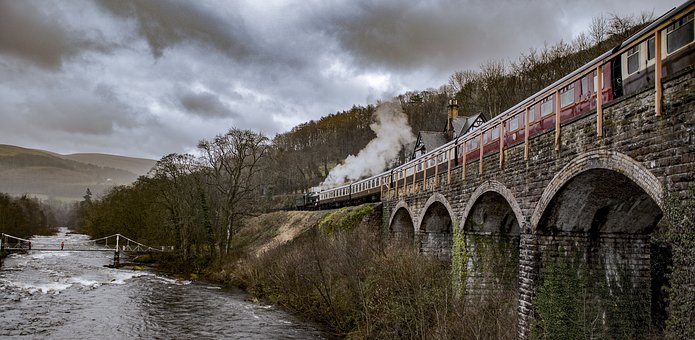 230025