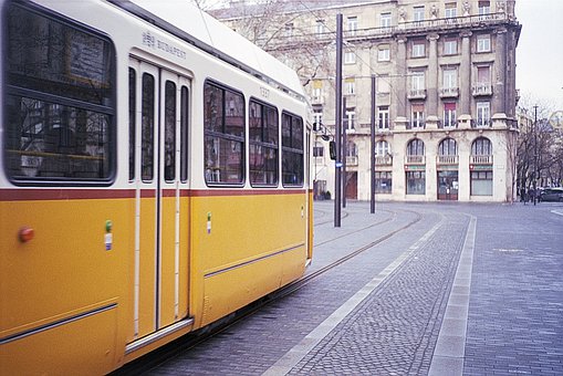 59136