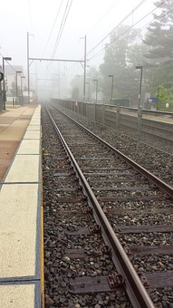 318570