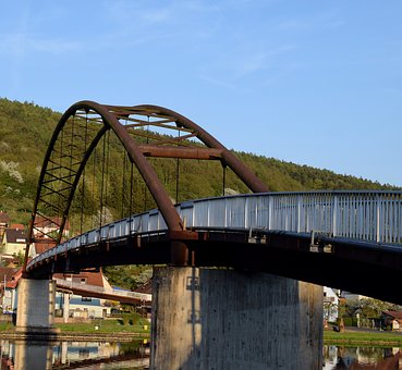 72610