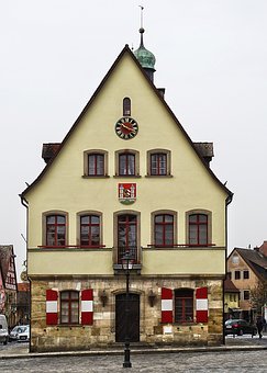 233653