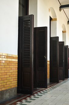 119111