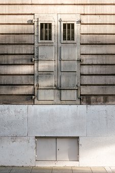 183041