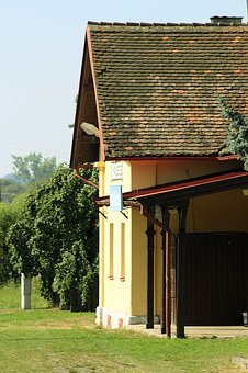 252056