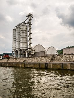 304497