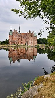157302