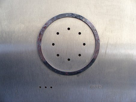 225718