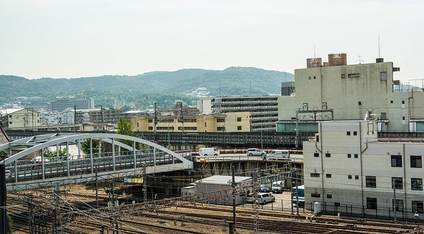 306648