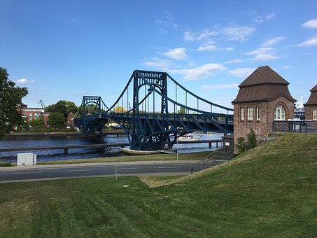 261087