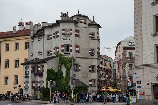 256497