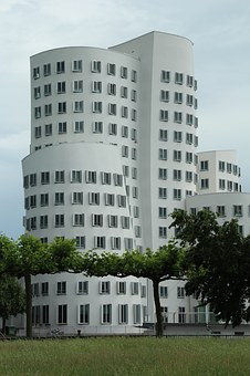 307076