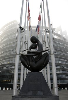 299654