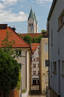 156929