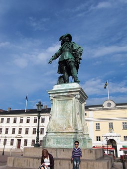 15898