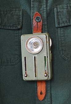 322985