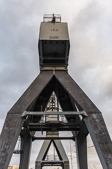 178235