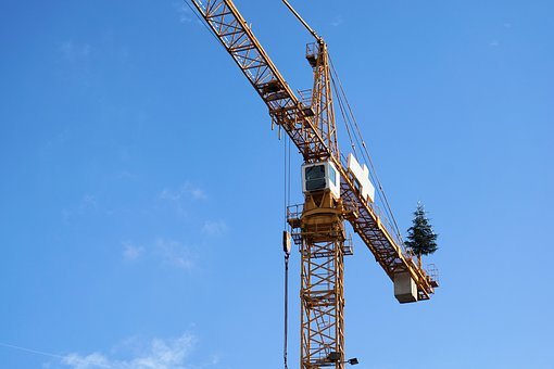 323943