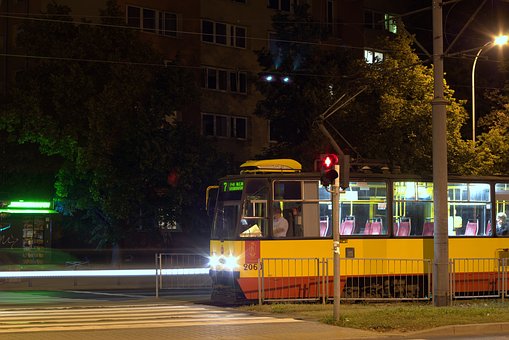 273137