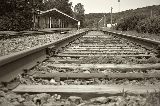 328243