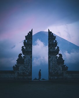 73577
