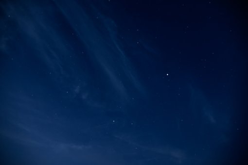 243121