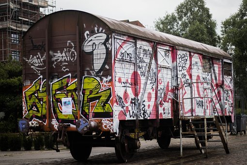 76305