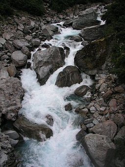 83724