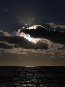 131668