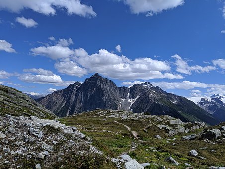261649