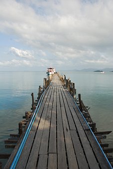 307085