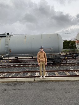 327972