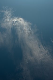 320852