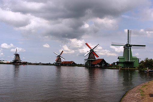 284760