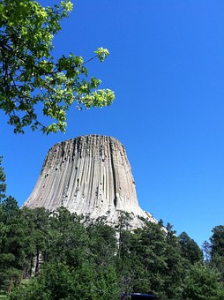 183743