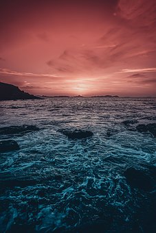 305130