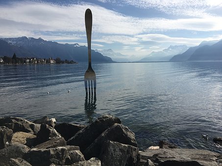 299648