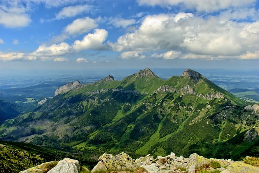 250070
